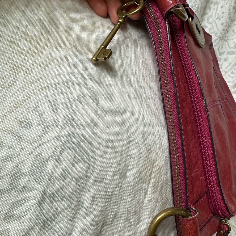 Fossil Women's Burgundy Leather Crossbody Bag good condition like new - Picture 9 of 16